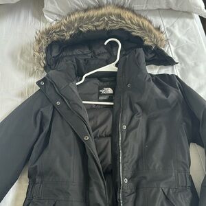 The north face black parka. Women’s size Small